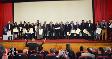 "الفيل الأزرق 2" و"لما بنتولد" يحصدان جوائز جمعية الفيلم بحضور نجوم الفن