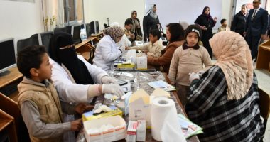 صور.. أعمال الكشف عن أمراض السمنة والأنيميا لطلاب الابتدائية بالفيوم
