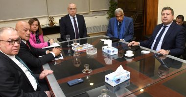 صندوق دعم الفائدة أبرز مطالب كبار المطورين من "الإسكان".. هشام طلعت: مبادرة التمويل العقارى تحتاج وقتاً لتفعيلها ومقترح الصندوق الأسرع.. و"شلبى" يعتبره الحل الدائم للقطاع.. والوزير يرد: سيستلزم نقاشاً كبيراً