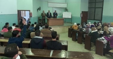 نائب رئيس جامعة بنها يطالب الطلاب بالمشاركة فى الأنشطة الطلابية فى الكليات
