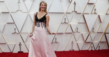 Oscars 2020 .. لورا ديرن تزين السجادة الحمراء بالأوسكار بابتسامتها وفستانها