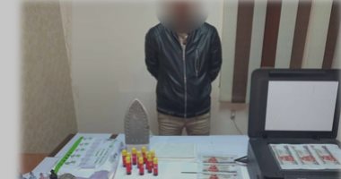 "11 عبوة صمغ ومكواة وإسكنر".. أدوات مسجل خطر لتزوير العملة بالشرقية