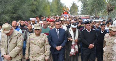 صور.. أهالى البحيرة يشيعون جنازة الشهيد مجند جمعة رضا