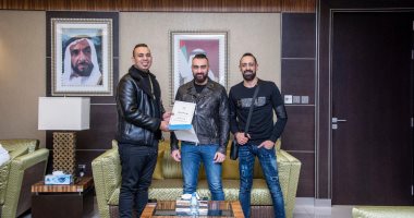 صور.. محمود الليثى يرفع شعار كامل العدد فى حفل أبو ظبي 