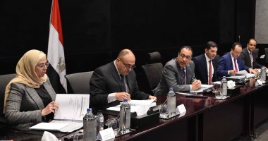 أول اجتماع لمجلس إدارة هيئة الاستثمار.. رئيس الوزراء: نحن بحاجة لإحداث نقلة نوعية فى مجال الترويج للفرص الاستثمارية وحل مشكلات المستثمرين "الجادين".. واجتماعات أسبوعية مع المستثمرين كل خميس.. وزيادة عدد الجلسات