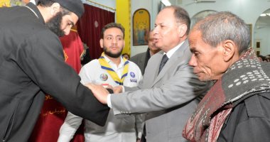 محافظ أسيوط يشارك فى تشييع جثمان الشهيد المجند أشرف رفعت.. فيديو وصور