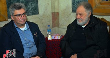 صور.. سياسيون ونجوم الفن والإعلام فى عزاء الكاتب لينين الرملى