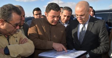 وزير الإسكان يشدد على سرعة الانتهاء من مشروعات الطرق بـ6 أكتوبر 