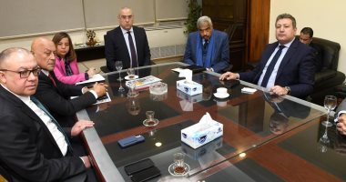 تفاصيل لقاء وزير الإسكان بالمطورين العقاريين ومسئولى البنك المركزى 