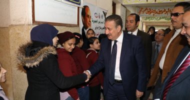 صور.. محافظ المنوفية يدشن مبادرة الكشف عن الأنيميا والسمنة وقصر القامة للطلاب 