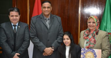 صور.. محافظ الدقهلية يكرم 8 من المشاركين فى معرض دعم المنتجات الوطنية