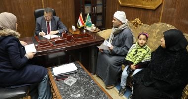 صور .. محافظ المنوفية يواصل لقائه بالمواطنين ويفحص عدد من الشكاوى والطلبات