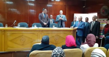 صور.. رئيس جامعة بنها يفتتح دورات تدريب جائزة مصر للتميز الحكومى