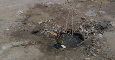 "سيبها علينا".. بالوعة بدون غطاء تهدد طلاب إحدى المدراس بزهراء المعادى