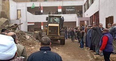 البدء فى إنشاء سور لمدرسة الطالب "ضحية الساندوتش" بالشرقية ..صور