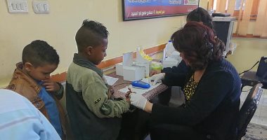 صور.. فحص طلاب مدارس الأقصر ضمن مبادرة الكشف عن أمراض الأنيميا والسمنة
