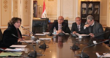 "صحة البرلمان" تبحث مشكلة نقص الخدمات والتخصصات فى عيادات التأمين الصحى
