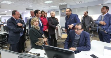 صور.. وفد برلمانى فرنسى يزور "اليوم السابع".. وحلقة نقاشية عن علاقات القاهرة ـ باريس ومستقبل صناعة الصحافة.. نائبة فرنسية: يجب وضع آلية للكشف عن الأخبار المضللة.. وخالد صلاح يحذر من ممارسات فيس بوك الاحتكارية