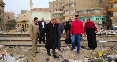 صور.. محافظ الشرقية يكلف برفع قمامة منطقة الجمباز وصيانة أعمدة كهرباء شارع الأشراف