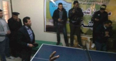 وزير الرياضة يتحدى محافظ أسوان فى مباراة تنس طاولة.. والأخير يفوز بنقطتين.. صور