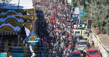 الآلاف يؤدون صلاة الجنازة على الشهيد مصطفى عبيدو بقريته بمنشأة القناطر بالجيزة