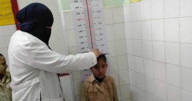 صور.. ندوات للتوعية بمنظومة التأمين الصحى والكشف على طلاب مدارس مطروح والأقصر