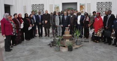 الوفد المشارك فى مؤتمر "تعزيز التعليم" يزور مدرسة مجمع الملك فهد ..صور