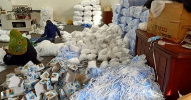 صور.. غلق مصنعين للمستلزمات الطيبة فى العاشر من رمضان بدون تراخيص