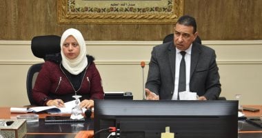نائب محافظ مطروح تناقش تطوير الشواطئ استعدادا لموسم الصيف السياحي