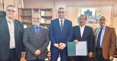موقف سيارات ذكي بمنظومة شحن بالطاقة الشمسية بهندسة طنطا