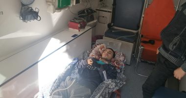 صور.. محافظ أسيوط يوفر سيارة إسعاف لنقل مريض لإجراء فحوصات معاش تكافل وكرامة
