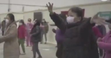 مستشفى فى ووهان تعالج مرضى كورونا بالرقص والتمارين الرياضية.. فيديو