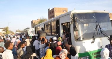 القوات المسلحة السودانية تدفع بسياراتها لحل أزمة المواصلات 