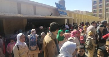 "سيبها علينا ".. أولياء أمور بسوهاج يطالبون ترميم مدرسة أسامة بن زيد الابتدائية