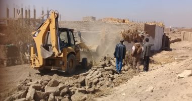 مدينة إسنا تواصل الموجة الـ15 لإزالة التعديات وتنجح فى تنفيذ 17 حالة جديدة