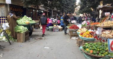 قارئ يشكو انتشار الباعة الجائلين بشارع نوبار فى السيدة زينب.. صور 