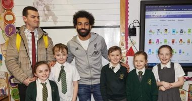 محمد صلاح يزور مدرسة ابتدائية قبل مباراة نورويتش سيتى ضد ليفربول.. صور