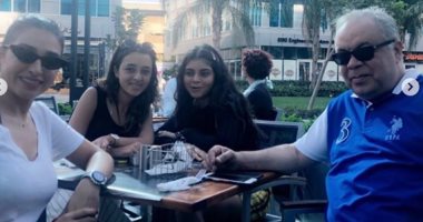 "فلانتين أسري".. روجينا تحتفل بعيد الحب بصور مع أشرف زكي وبناتها