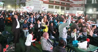أعضاء الزمالك يتابعون مباراة السوبر الافريقي أمام الترجي
