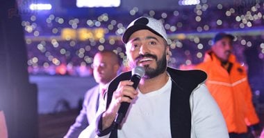 تامر حسني يهدى "ارجعلي" لكل شخص حبيبته بعيدة عنه.. فى حفل عيد الحب باستاد القاهرة