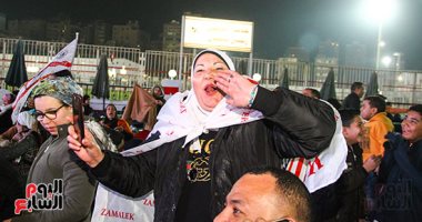 الفرحة تسيطر على أعضاء الزمالك بعد التتويج بالسوبر