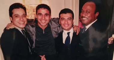 صورة نادرة تجمع خالد الغندور مع إيهاب توفيق وطلعت زين وعامر منيب