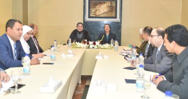 وزيرتا الصناعة والبيئة تناقشان سبل الاستخدام الأمثل للمخلفات الصناعية 