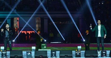 فيديو وصور.. شاكوش وعمر كمال يغنيان "يا حبيبتي يا مصر" فى حفل عيد الحب باستاد القاهرة