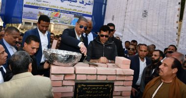 وزير الرياضة يضع حجر أساس نادٍ اجتماعى وحمام سباحة بمركز شباب طبهار بالفيوم