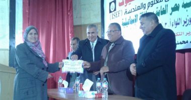 مدير تعليم الإسماعيلية يتابع استعدادات الطلاب للمعرض الجمهوري للعلوم والهندسة