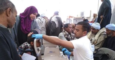 فحص أهالى مجلس قروى الشغب ضمن حملة "اطمن على عينيك" جنوب الأقصر