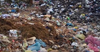 "سيبها علينا".. شكوى من انتشار القمامة بعزبة أبو شعير بالشرقية