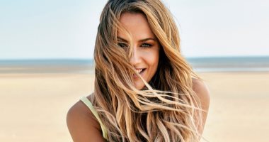 سيلفى مع كلبها.. آخر ما نشرته كارولين فلاك قبل انتحارها فى شقتها