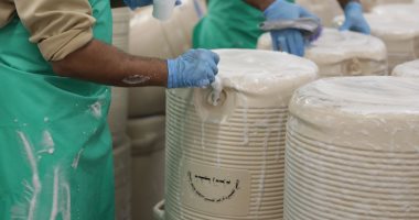 5 مراحل لغسيل 2000 حافظة لماء زمزم يوميا بالمسجد الحرام.. تعرف عليها.. صور